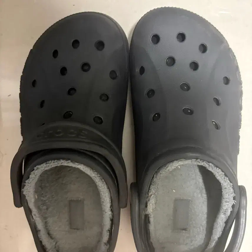 [BUNJANG] Fuzzy Crocs Clogs / 털 크록스