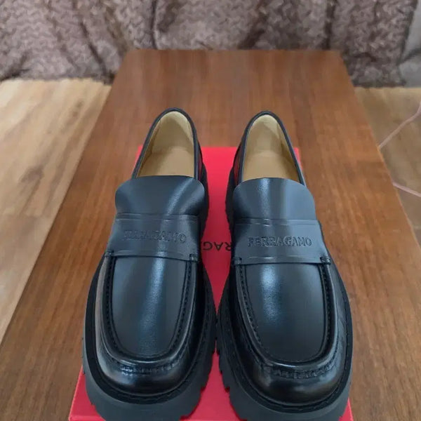 [BUNJANG] Salvatore Ferragamo Black Calfskin Embossed Logo Chunky Loafers UK 8.5 / 275 / [새상품]페라가모 음각로고 청키로퍼8.5/275