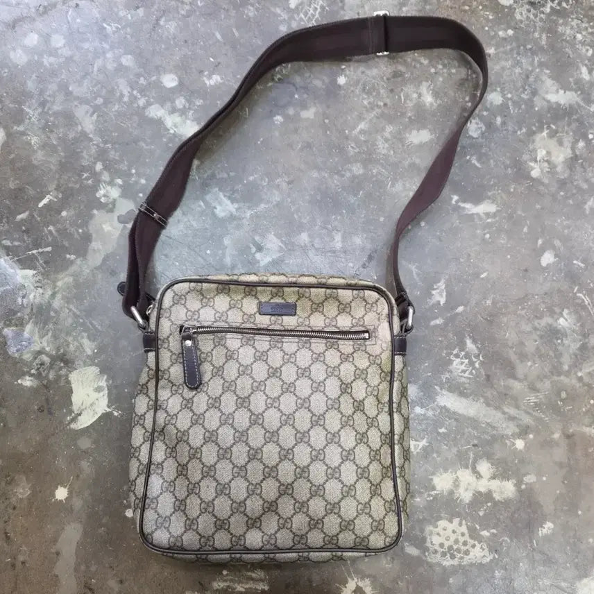 [BUNJANG] Gucci Supreme GG Logo Crossbody Messenger Bag / GUCCI 구찌 수프림 GG로고 크로스백 메신져백 가방 남여공용