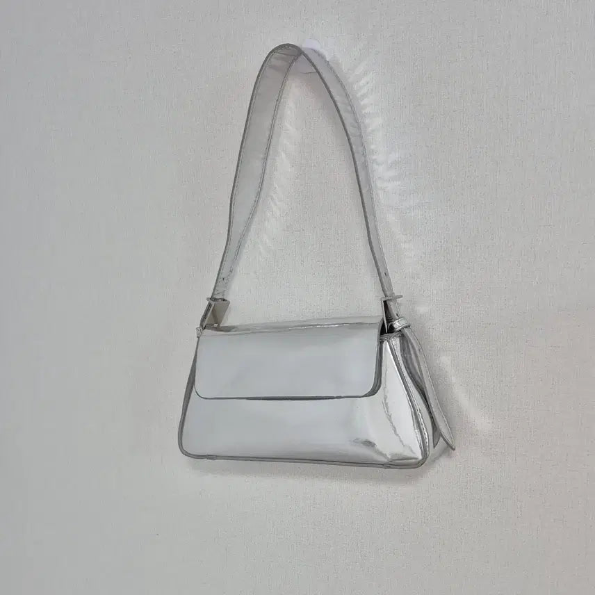 [BUNJANG] ZARA Flap Simple Shoulder Bag Silver / 자라 (ZARA) 플랩 심플주의 숄더백