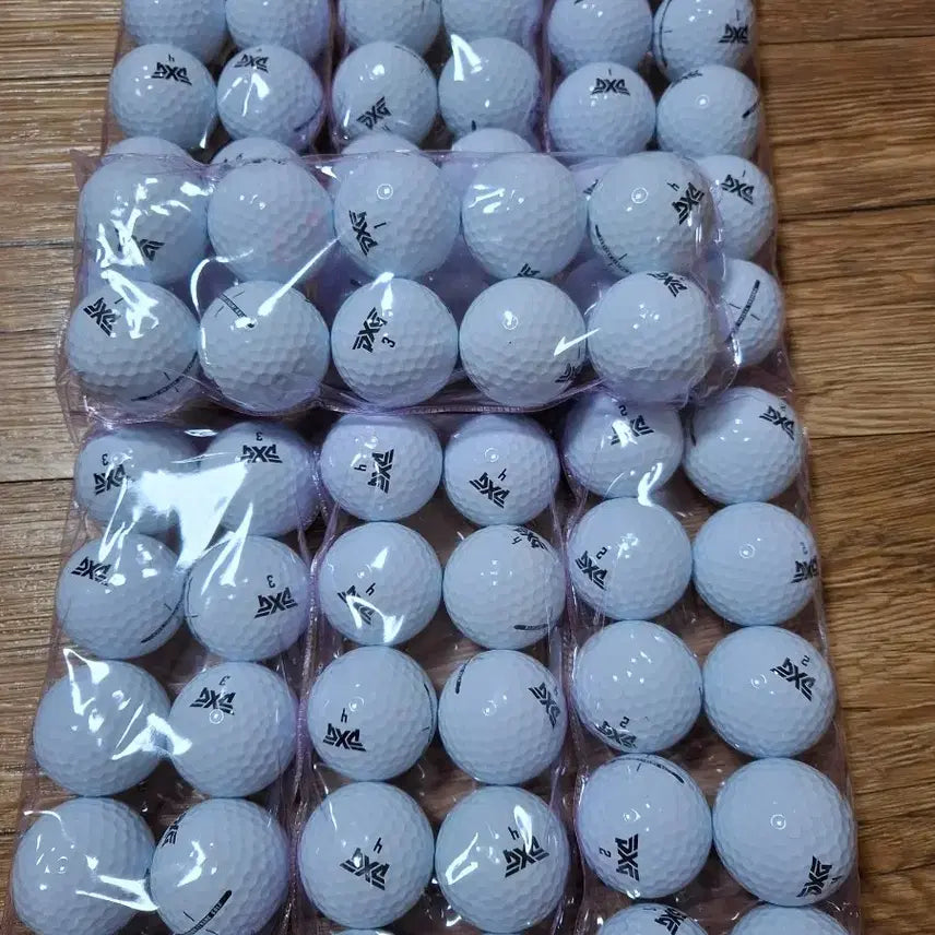 [BUNJANG] PXG White Golf Balls (70 Count) - Excellent Condition / PXG 화이트 로스트볼 70알 깔끄미/ 스크래치 없음