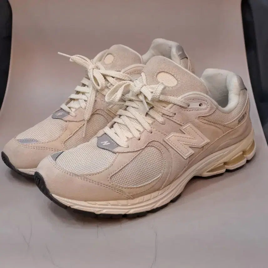 [BUNJANG] New Balance 2002R M2002RCC Beige Suede Unisex Sneakers / 뉴발란스 2002R m2002RCC  베이지 스웨이드 남녀공용 운동화. 270mm