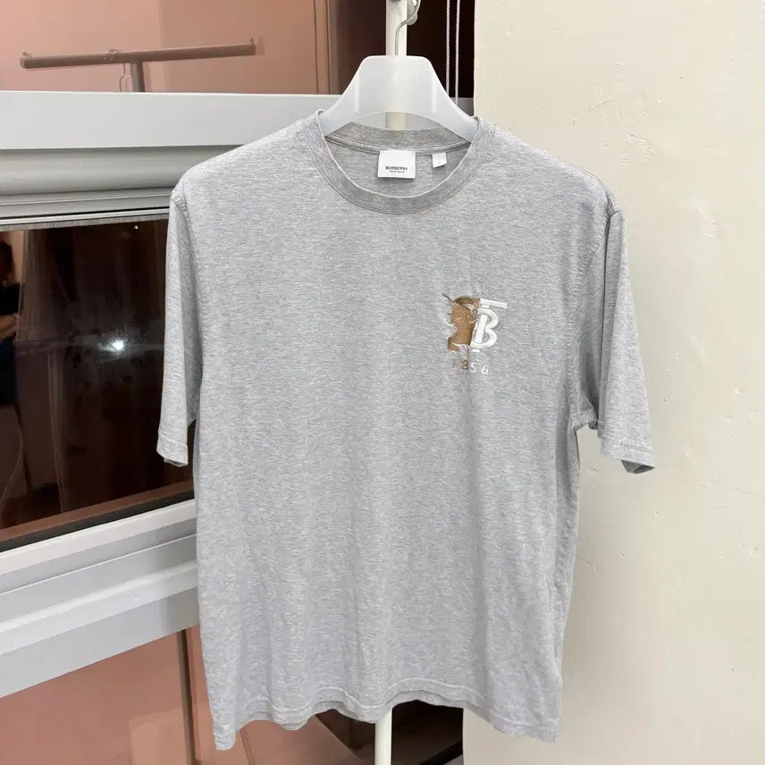 [BUNJANG] Burberry TB Equestrian Knight Logo Embroidered Short-Sleeve T-Shirt (M) / [M size] *정품* 버버리 TB 에콰스트리안 나이트 로고 자수 반팔 티셔츠