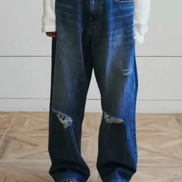 [BUNJANG] Surface Edition Distressed Wide Denim Jeans (Light Blue, Size M) / [M] 서피스에디션 디스트로이드 와이드 데님 연청