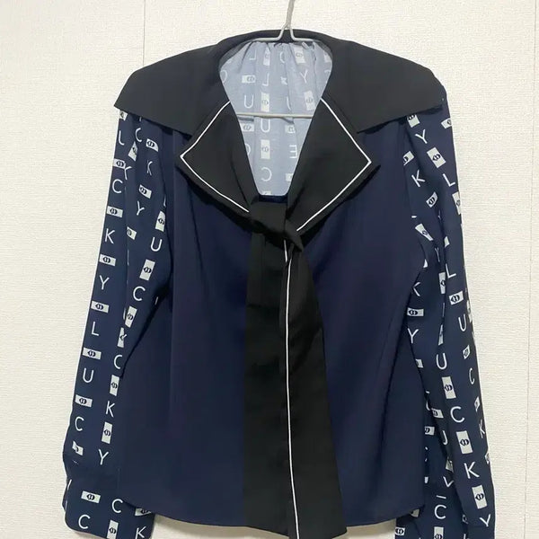 [BUNJANG] Lucky Chouette Navy Tie Blouse / 럭키슈에뜨 타이 블라우스