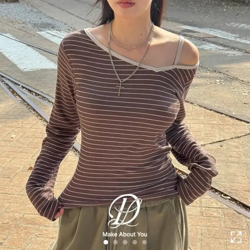 [BUNJANG] Dandggirl Colorblock Asymmetrical V-neck Stripe Long Sleeve T-shirt / 에이블리 지그재그 당당걸 레어 배색 언발 브이넥 찰랑 레이온 스트라이프 긴소매 티셔츠