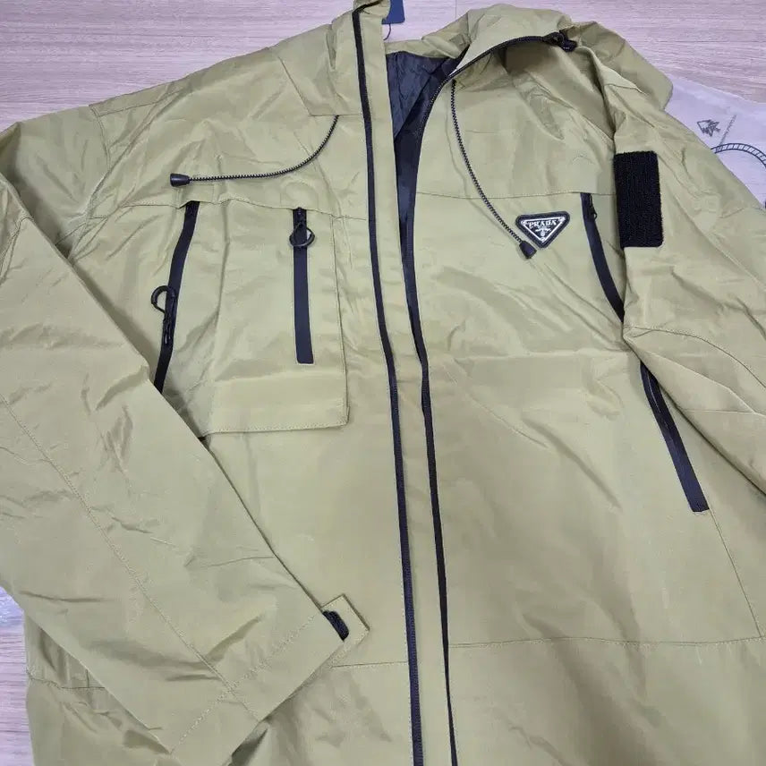 [BUNJANG] Prada Windbreaker Jacket Khaki 2XL / 프라다 바람막이 자켓 카키 2XL