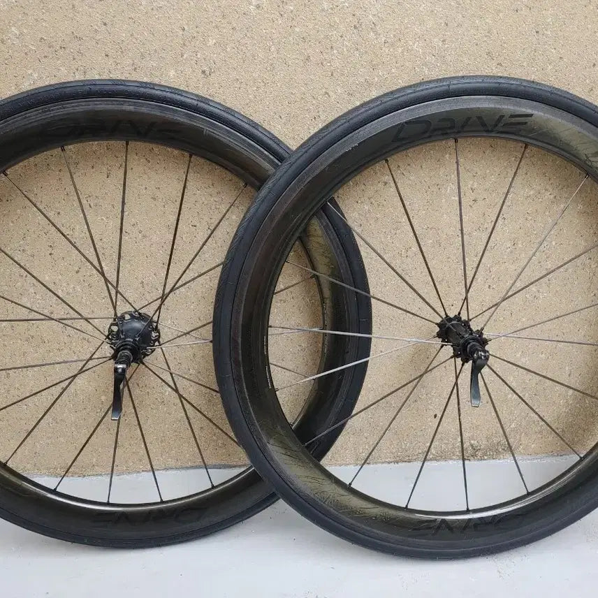 [BUNJANG] Elite DRIVE Carbon Tubeless Ready Clincher Wheelset with Ceramic Bearings and Carbon Brake Pads / 세라믹베어링] 상급 엘리트 드라이브(DRIVE) 카본 튜블리스레디 림브 휠셋+ 카본브레이크패드 팝니다. (65만)