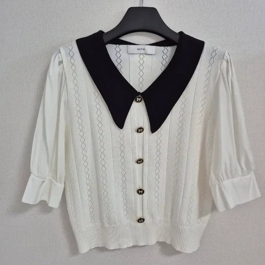 [BUNJANG] Satin Ivory Knit Blouse with Black Collar / 샤틴 아이보리 니트 블라우스