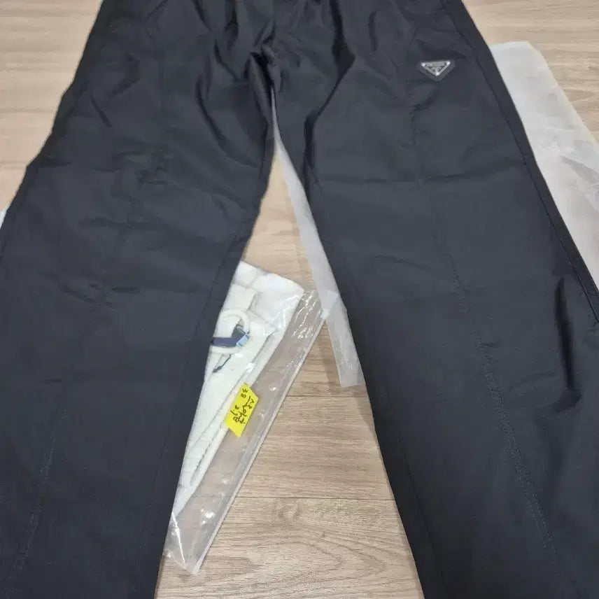 [BUNJANG] Prada Triangle Logo Black Pants Size 36 / 프라다 삼각 로고 블랙 팬츠 36