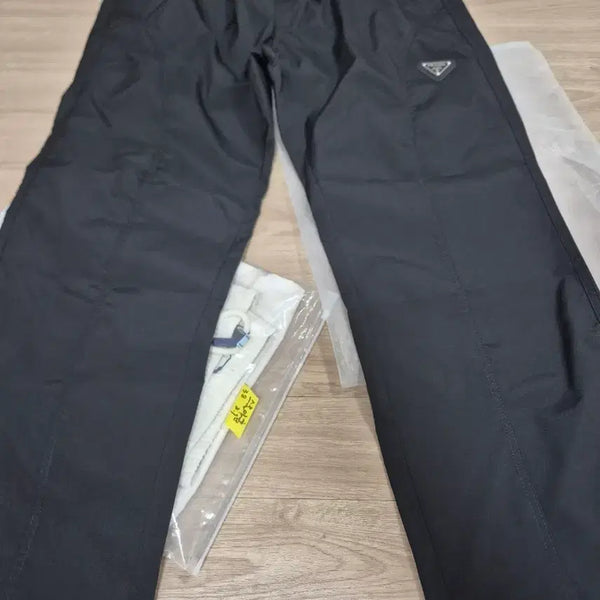 [BUNJANG] Prada Triangle Logo Black Pants Size 36 / 프라다 삼각 로고 블랙 팬츠 36