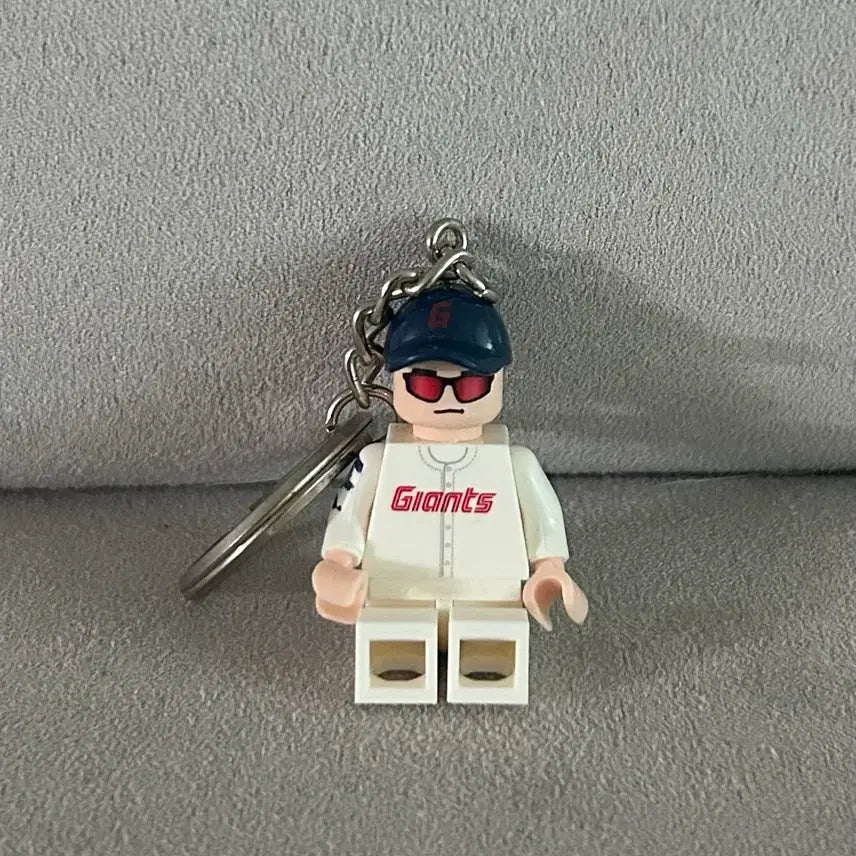 [BUNJANG] Lotte Giants Kim Tae-hyung Manager Lego Keyring / 롯데자이언츠 레고키링 김태형 감독