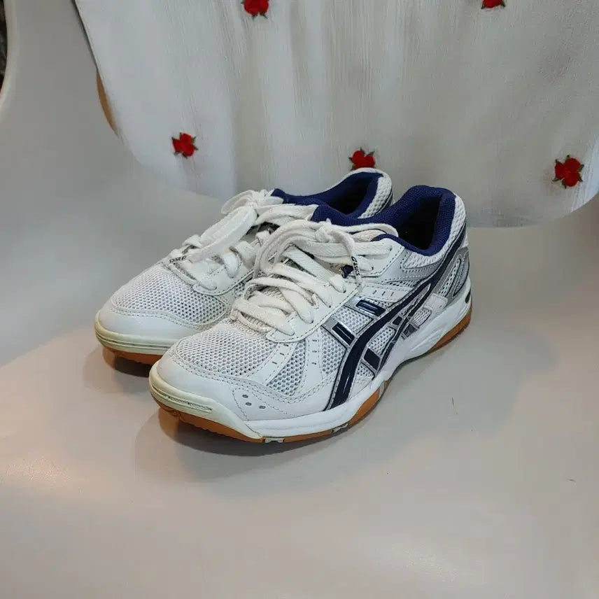 [BUNJANG] Asics TVR149 White Navy 225mm / 아식스 TVR149 225mm
