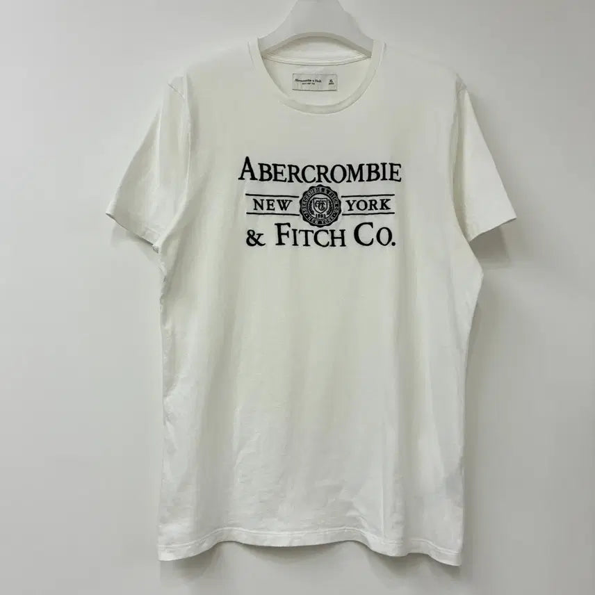 [BUNJANG] Abercrombie Navy Embroidered Logo White T-shirt XL / 아베크롬비 네이비 자수로고 화이트 반팔 티셔츠