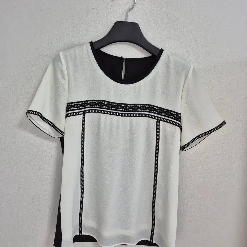 [BUNJANG] Co., Ltd. White Short Sleeve Blouse / 꼼빠니아 반팔 블라우스