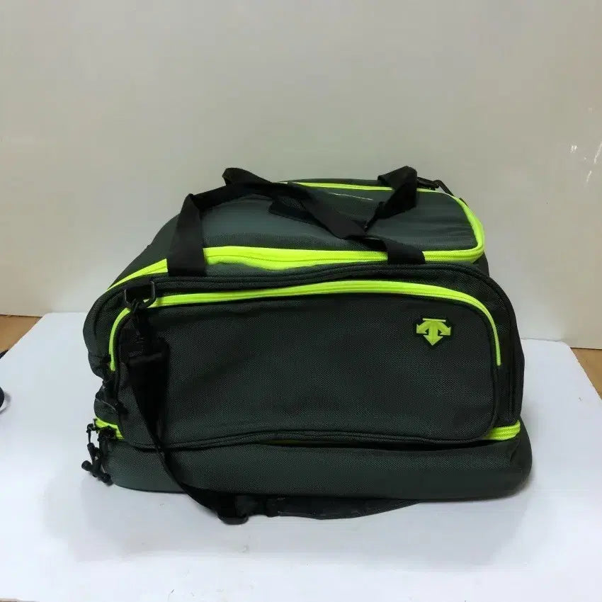 [BUNJANG] Descente Duffel Bag Crossbody Bag / 데상트 더플백 크로스백@9913