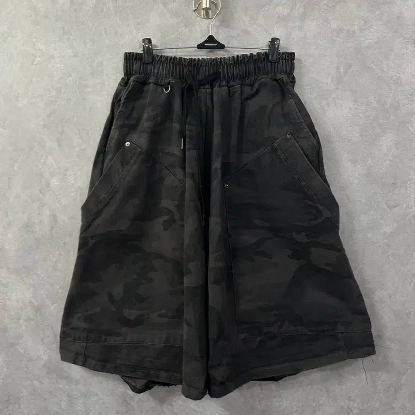 [BUNJANG] Camouflage Pattern Cargo Bermuda Shorts - Size M / 카모플라주 패턴 카고 버뮤다 반바지  M