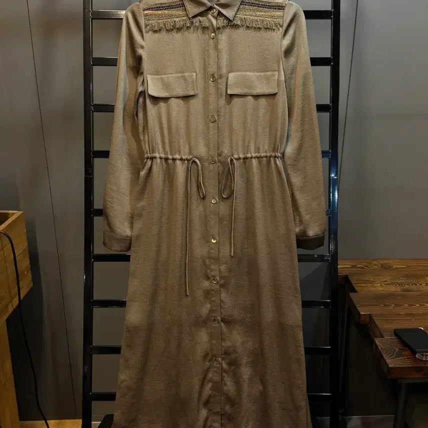 [BUNJANG] Berenice Fringe Lace Long Shirt Dress Khaki Brown / [36/44] 베레니스 Berenice 프린지 레이스 롱 셔츠 원피스 카키브라운 6.9