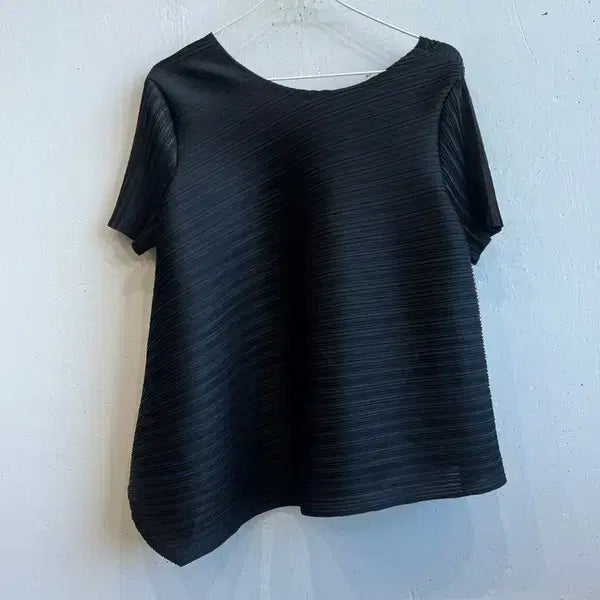 [BUNJANG] LUGNER Asymmetrical Pleated Blouse Top / LUGNER 루그너 언발 플리츠 블라우스 탑