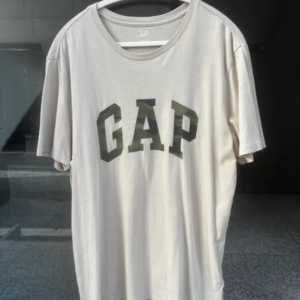 [BUNJANG] GAP Camo Logo Short Sleeve T-Shirt / GAP 카모 로고 반팔 티셔츠