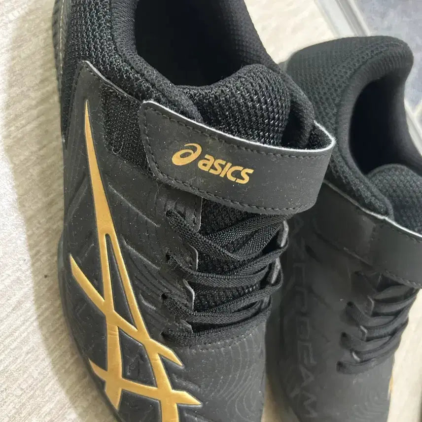 [BUNJANG] Asics Black/Gold Football/Futsal Cleats 230mm / 아식스 230mm 블랙/골드 축구화/풋살화