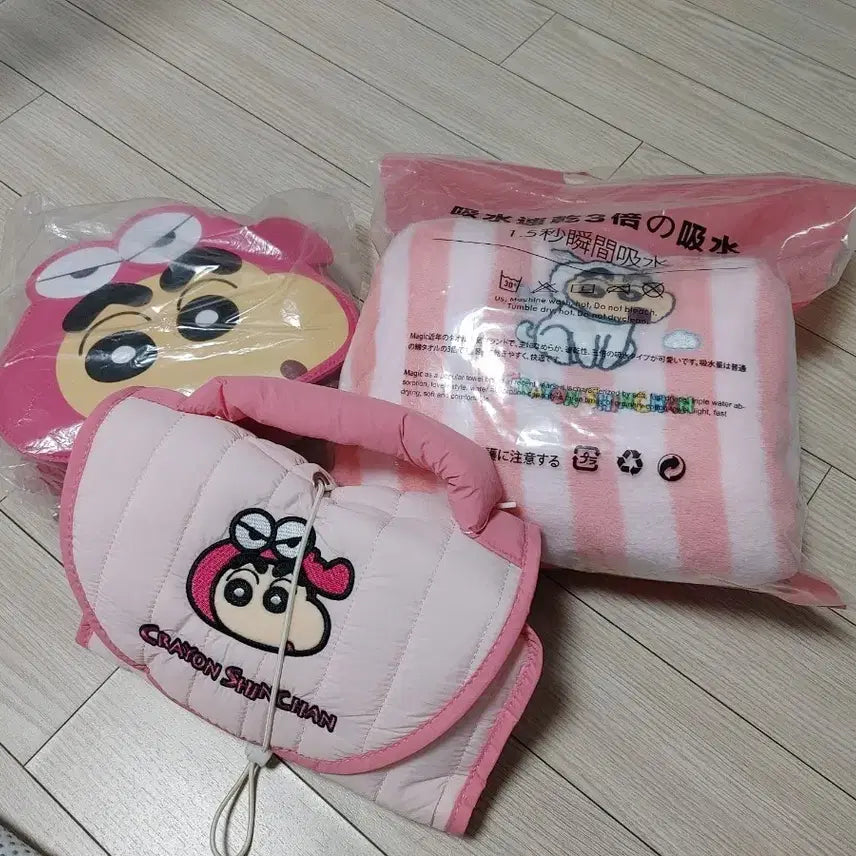 [BUNJANG] Crayon Shin-chan Bathrobe, Travel Pouch & Tote Bag Bundle Set / 짱구 목욕가운&여행용파우치&토트백 일괄