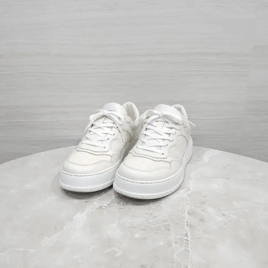 [BUNJANG] Gucci GG White Embossed Leather Sneakers 6.5 / 6.5 / 구찌 GG 화이트 엠보스 레더 스니커즈 669582