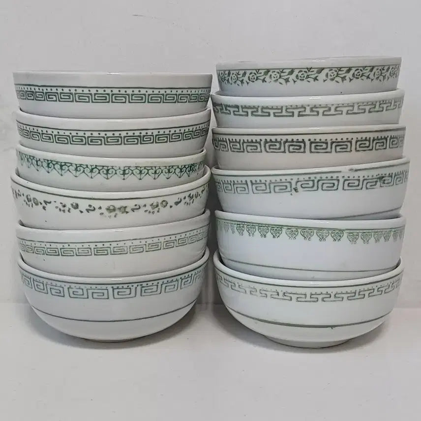 [BUNJANG] Joseon Dynasty White Porcelain 'Bok' Pattern Rice Bowls Set of 12 / 10.근대사 수집품 민속품 백자 복 문양 공기 12개 세트