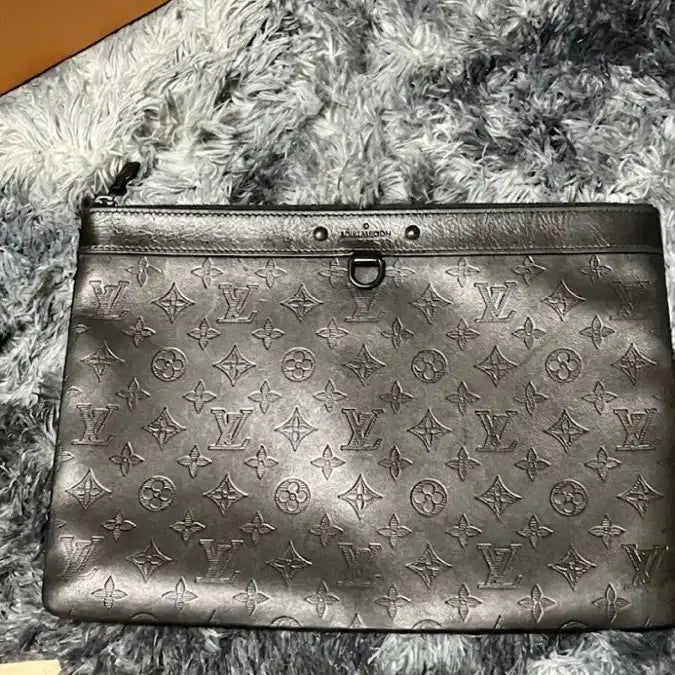 [BUNJANG] Louis Vuitton Monogram Shadow Pochette Clutch Bag / [미사용/풀구성] 루이비통 모노그램 쉐도우 포셰트 클러치백