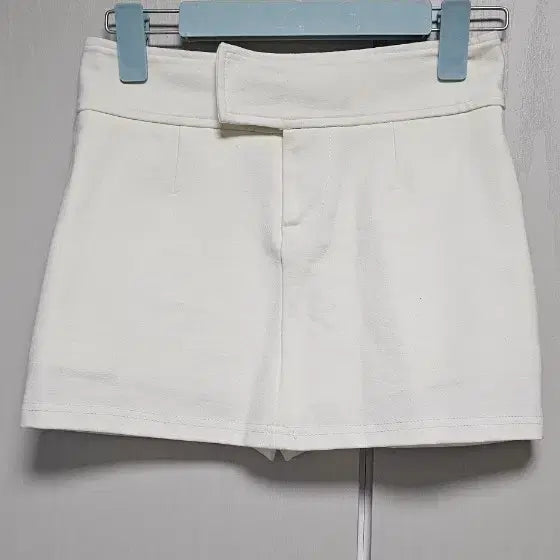 [BUNJANG] White Detail Waist Shorts / 화이트 숏팬츠