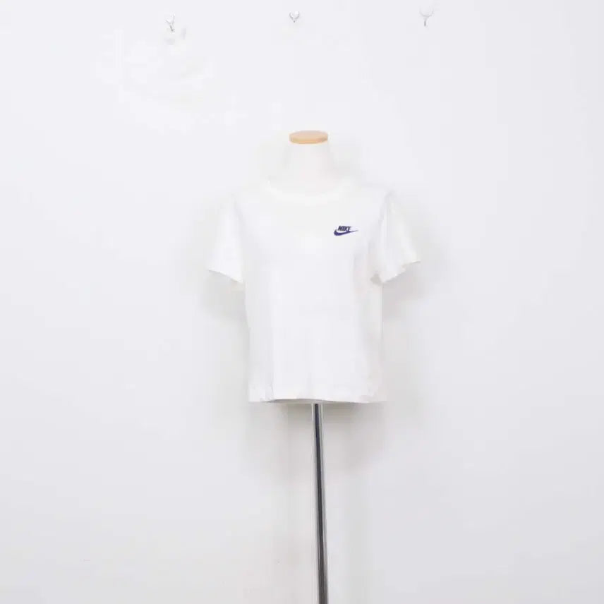 [BUNJANG] Nike Women's Lightweight Cotton Cropped T-Shirt - Ivory, Size S / [정품] 나이키(NIKE) 여성 아이보리 경량 면 크롭 반팔 라운드티 S사이즈 정인샵