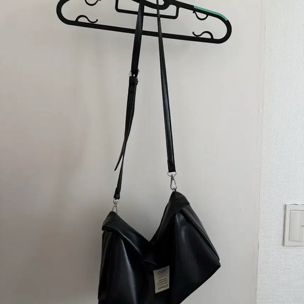 [BUNJANG] RheniBee Black Crossbody Bag / 레니비 블랙 크로스백 가방