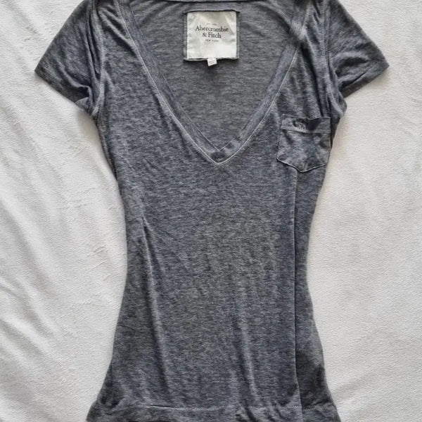 [BUNJANG] Abercrombie & Fitch Grey V-Neck T-Shirt / 빈티지 아베크롬비 그레이 브이넥 티셔츠
