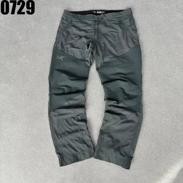 [BUNJANG] Arc'teryx Windbreaker Pants Navy M / 아크테릭스 바람막이 팬츠 남색M