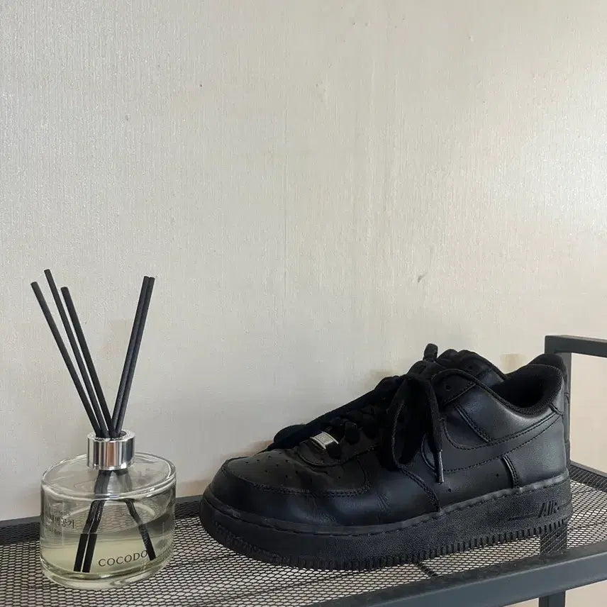 [BUNJANG] Nike Air Force 1 '07 Triple Black Sneakers (265mm) / 나이키 에어포스 1 '07 트리플 블랙