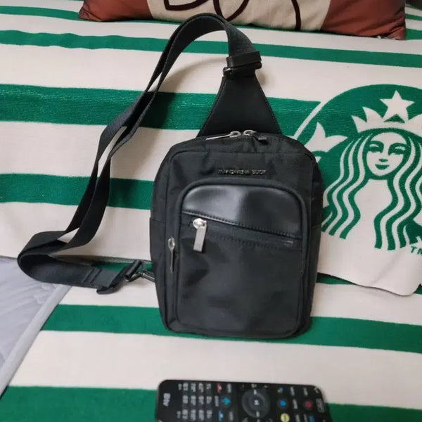 [BUNJANG] Mandarin Duck Black Sling Bag (Unisex) / 만다리나덕 블랙 슬링백(남녀공용)