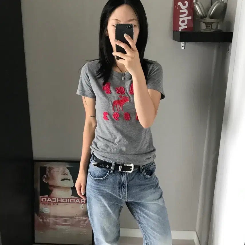 [BUNJANG] Abercrombie & Fitch Embroidered Logo Grey T-Shirt / 아베크롬비 중앙 자수 로고 그레이 반팔티