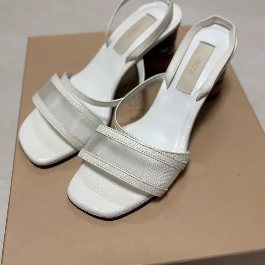 [BUNJANG] Le Beige White Sandals / 르베이지 화이트 샌들 판매해요(235)