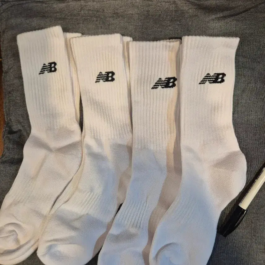 [BUNJANG] New Balance Sports Crew Socks (4 Pairs) - White / 뉴발란스 스포츠 장목 양말  화이트 4켤레