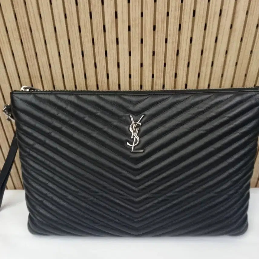 [BUNJANG] Saint Laurent Matelassé Clutch Bag Silver / 생로랑 마틀라세 은장