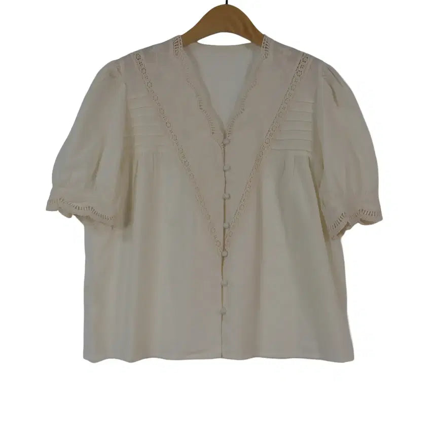 [BUNJANG] Ivory Cotton Lace Puff Sleeve Blouse / 아이보리 코튼 레이스 퍼프 블라우스 프리 브이넥 반팔