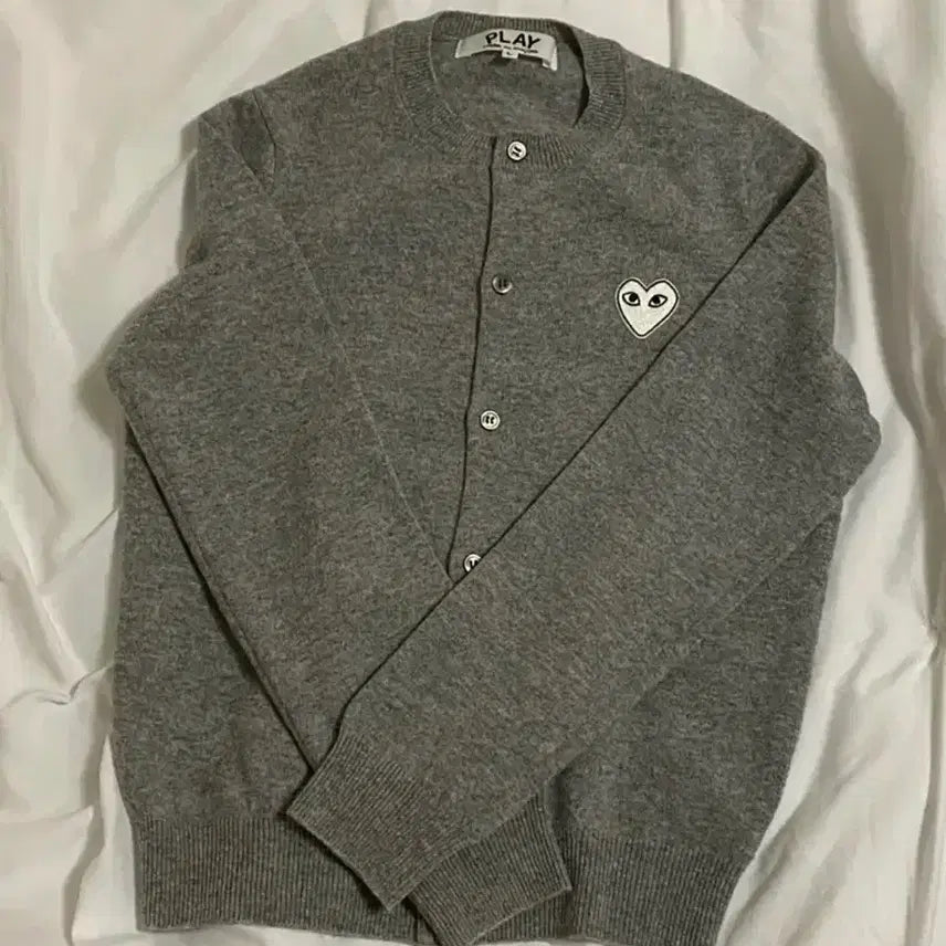 [BUNJANG] Comme des Garçons White Heart Logo Cardigan - Light Grey, Women's L / [상태최상]꼼데가르송 화이트와펜 그레이가디건 여성L