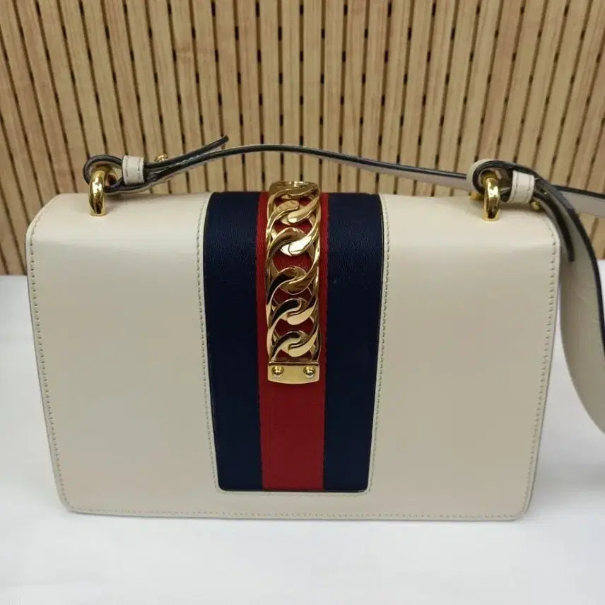 [BUNJANG] Gucci Sylvie Top Handle Bag White Leather / 구찌 실비백 화이트