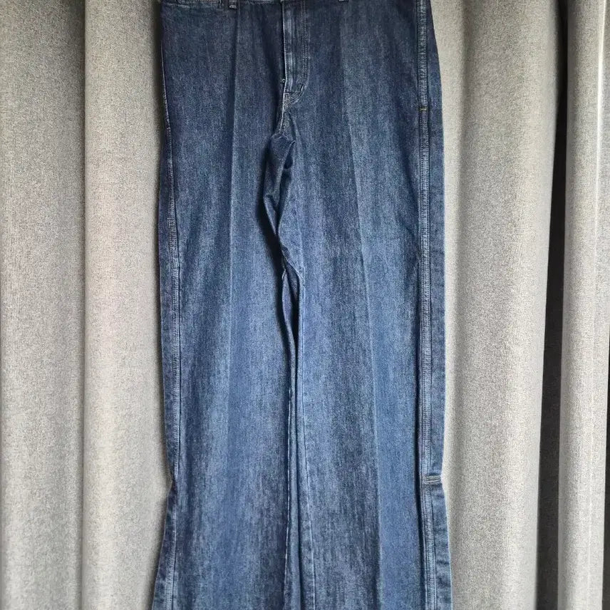 [BUNJANG] Wooyoungmi Side Button Flare Bootcut Denim Pants / 우영미 사이드 버튼 플레어 부츠컷 진청 데님 팬츠 팝니다