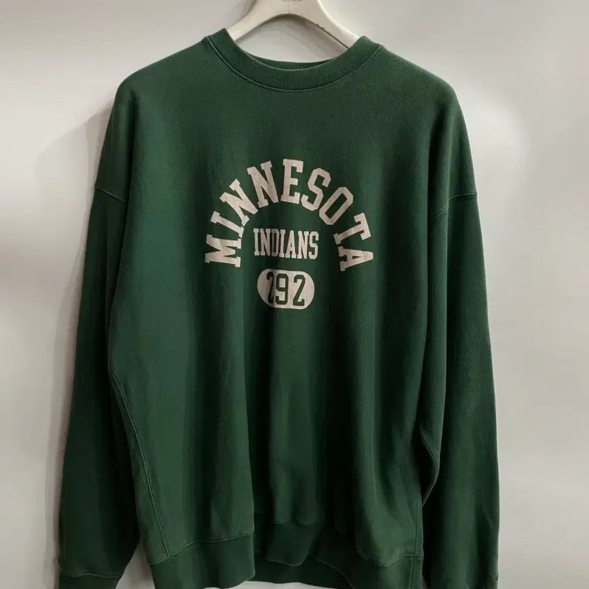 [BUNJANG] Outstanding Green Minnesota Lettering Sweatshirt (2XL) / [2XL] 아웃스탠딩 그린 미네소타 레터링 맨투맨 2.5