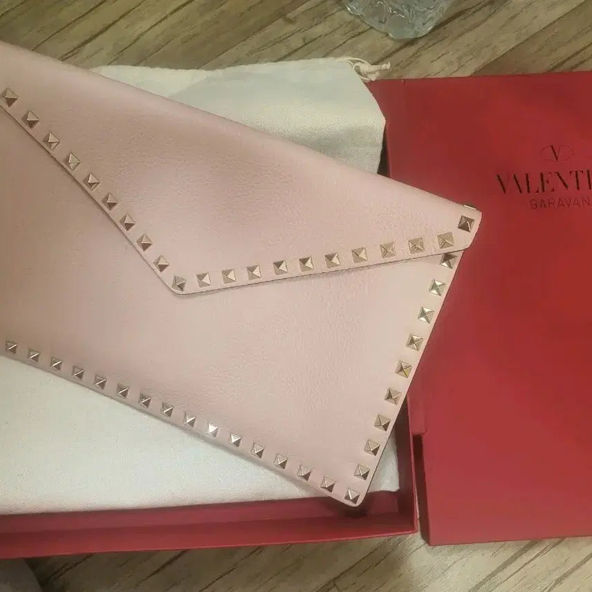 [BUNJANG] Valentino Rockstud Clutch Pink / 발렌티노 락스터드 클러치 핑크