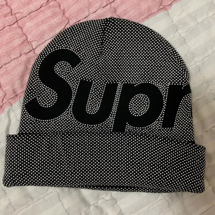 [BUNJANG] Supreme Studded Knockout Logo Beanie / 슈프림 스터드 녹아웃 빅로고 비니
