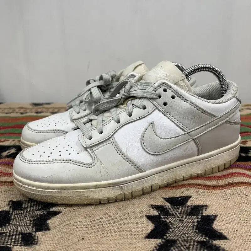 [BUNJANG] Nike Dunk Low Light Bone Sneakers Shoes 235 / 나이키 덩크 로우 라이트본 스니커즈 운동화 235 X02681