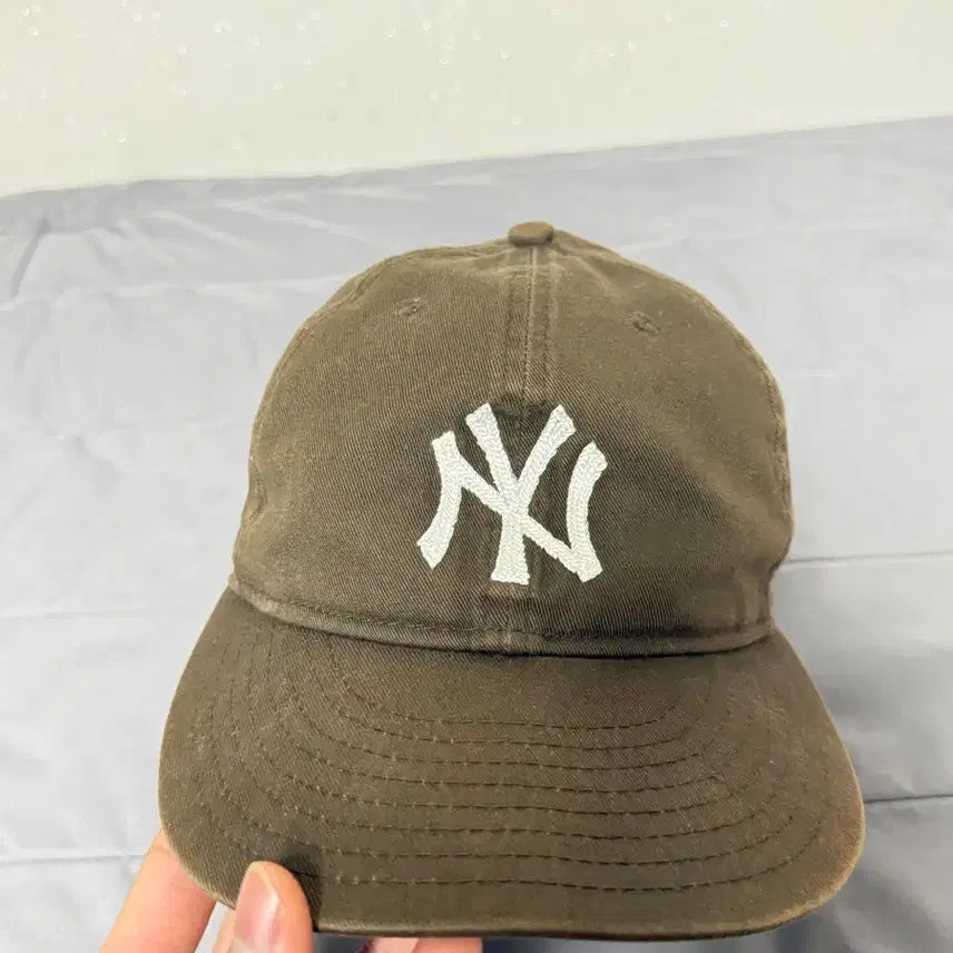 [BUNJANG] New Era x Thisisneverthat Yankees Khaki Brown Ball Cap / 뉴에라 디스이즈네버댓 양키스 카키 브라운 볼캡