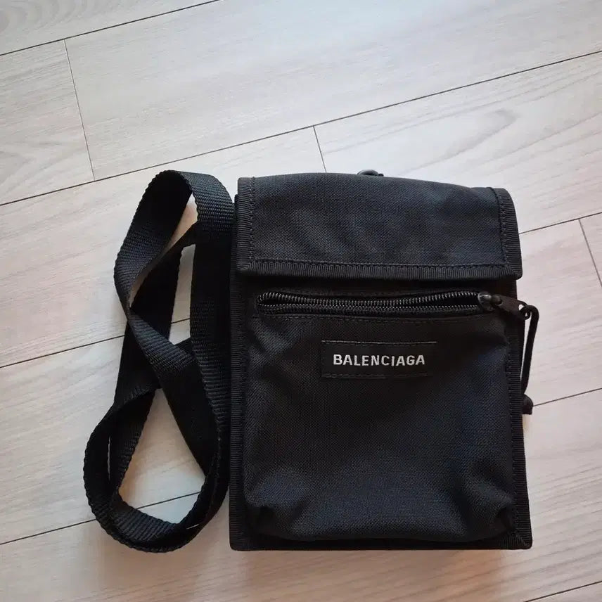 [BUNJANG] Balenciaga Explorer Small Strap Pouch Black / 발렌시아가 익스플로러 스몰 스트랩 파우치 블랙 깨끗한 상품 팝니다